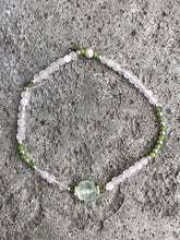 Lade das Bild in den Galerie-Viewer, Armband aus Rosenquarz, Diopsid & Jade
