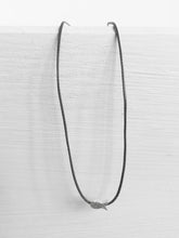 Lade das Bild in den Galerie-Viewer, Feine Halskette mit Fisch aus Echtsilber online kaufen