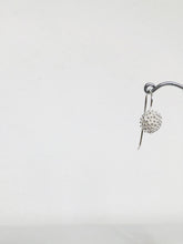 Lade das Bild in den Galerie-Viewer, Wilde Blüten als Ohrring - aus Echtsilber online bestellen
