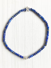 Lade das Bild in den Galerie-Viewer, Armband ohne Verschluss aus facettierten Lapislazuli-Perlen mit Stern und diamantierter Kugel aus Sterlingsilber online kaufen