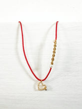 Lade das Bild in den Galerie-Viewer, Feine rote Baumwollkette mit Herzanhänger aus Echtgold & Süßwasserperlen online kaufen