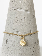 Lade das Bild in den Galerie-Viewer, Armkette aus vergoldetem Echtsilber mit Baum-des-Lebens-Anhänger online kaufen