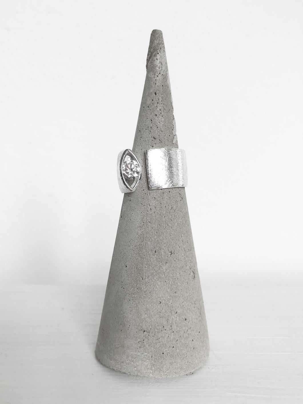 Extravaganter offener Ring aus echtem Silber mit Zirkonia-Auge online kaufen