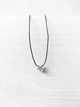 Lade das Bild in den Galerie-Viewer, Halskette mit Sternanhänger aus Echtsilber online kaufen