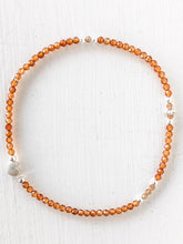 Lade das Bild in den Galerie-Viewer, Handgemachtes Armband aus gelbem Granat, Hämatit, Achat und Silber online bestellen