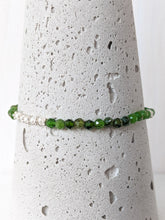 Lade das Bild in den Galerie-Viewer, Diopsid, Süßwasserperlen & Silber - Armband online kaufen