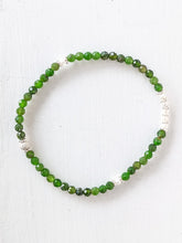 Lade das Bild in den Galerie-Viewer, Moosgrünes Edelsteinarmband mit Diopsid, Perlen & Silber online bestellen