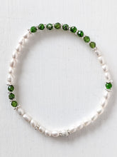 Lade das Bild in den Galerie-Viewer, Schönes Armband aus Süßwasserperlen & Diopsid online bestellen