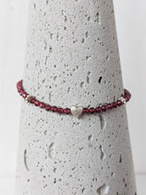 Lade das Bild in den Galerie-Viewer, Rotes Armband aus Granat und Silber online bestellen
