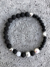 Lade das Bild in den Galerie-Viewer, Armband aus schwarzer Lava
