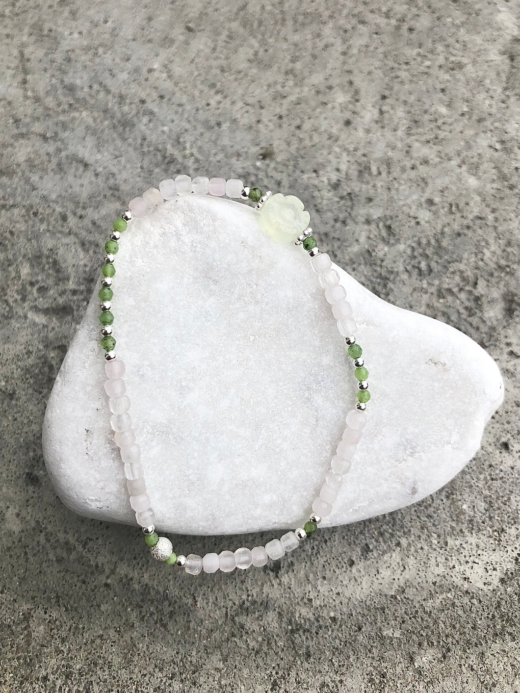 Armband aus Rosenquarz, Diopsid & Jade
