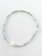 Lade das Bild in den Galerie-Viewer, Dehnbares Armband mit K2 (Azurit-Granit), einer Perle &amp; Silber online bestellen
