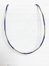 Lade das Bild in den Galerie-Viewer, Zarte Halskette aus Lapislazuli &amp; Silber mit S-Verschluss online kaufen
