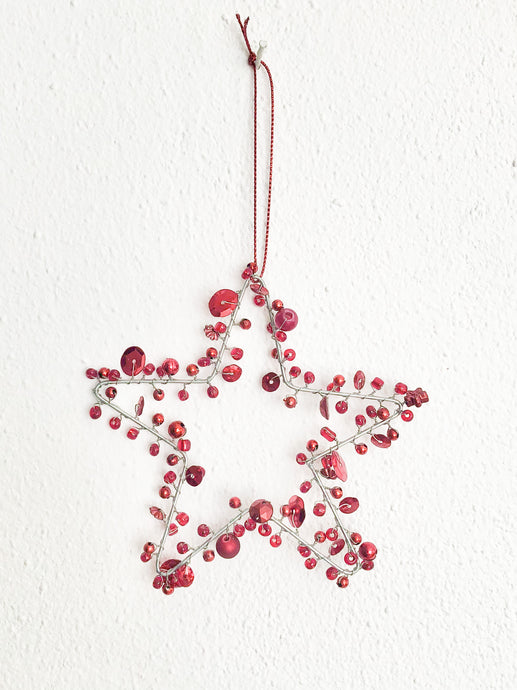 Dekorativer weihnachtlicher Stern aus roten Glasperlen in verschiedenen Größen und Formen auf Metallrahmen online kaufen