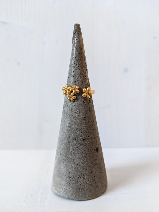 Goldenen Ring mit Blumen und Swarovskisteinen online kaufen
