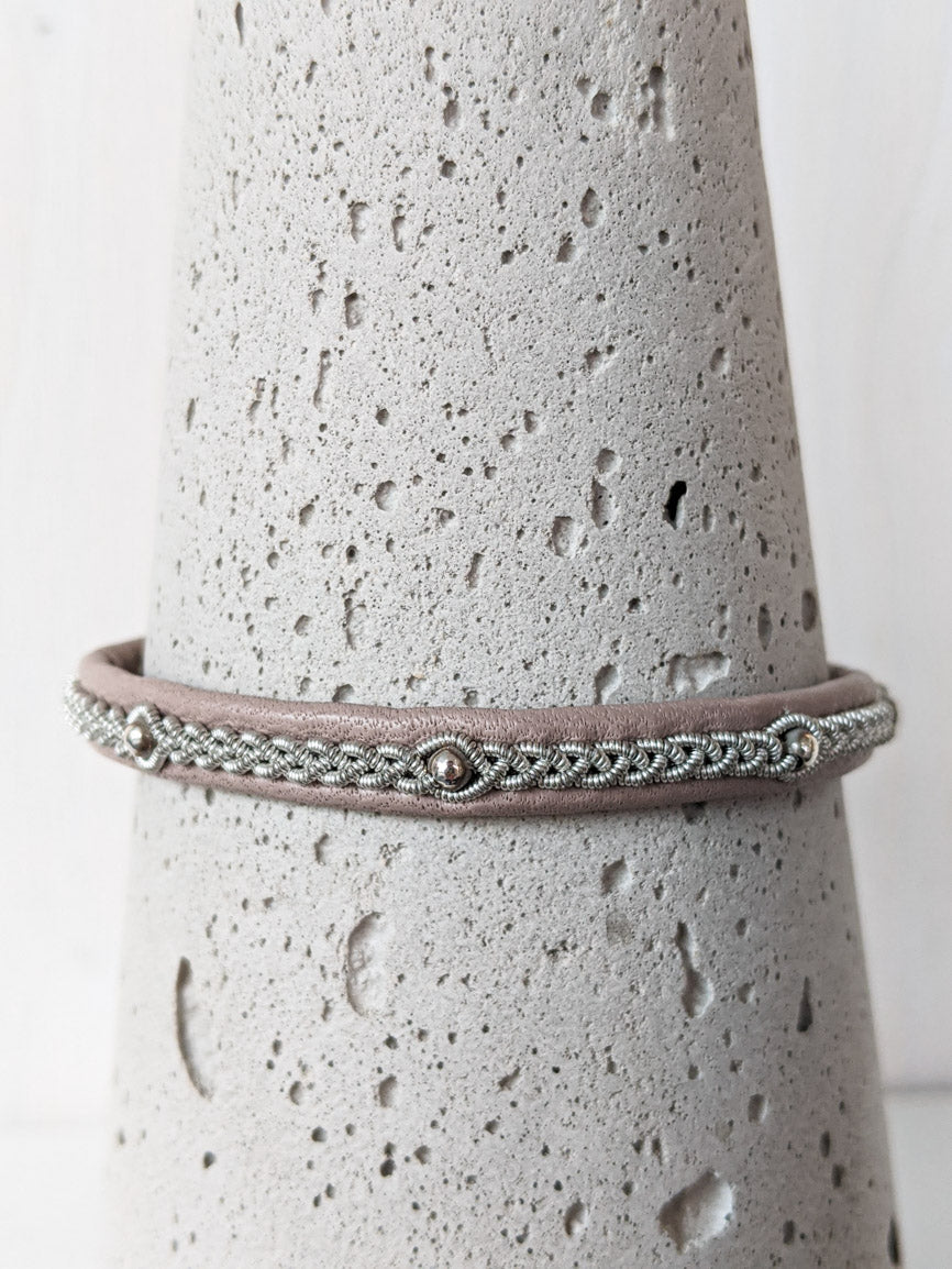 Silberkugel auf Rosa- Armband Saami Crafts Online kaufen