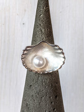 Lade das Bild in den Galerie-Viewer, Silberring - Muschel mit Perle
